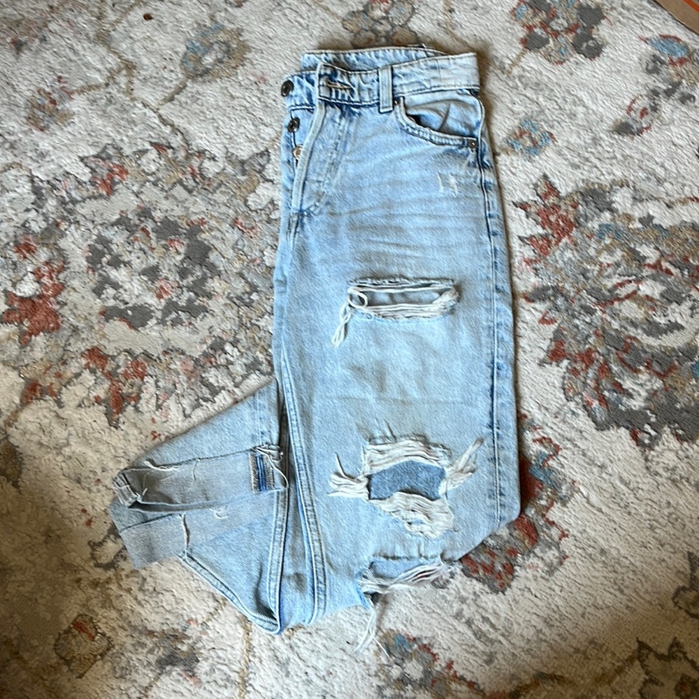 Distressed boyfriend jeans